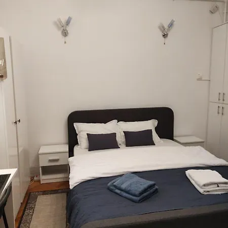 Royal In Old Town Apartment *