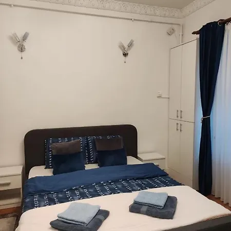 One In Old Town Boekarest